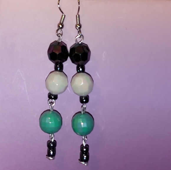 Iridescent Bracelet and Earrings Set - Picture 12 of 15